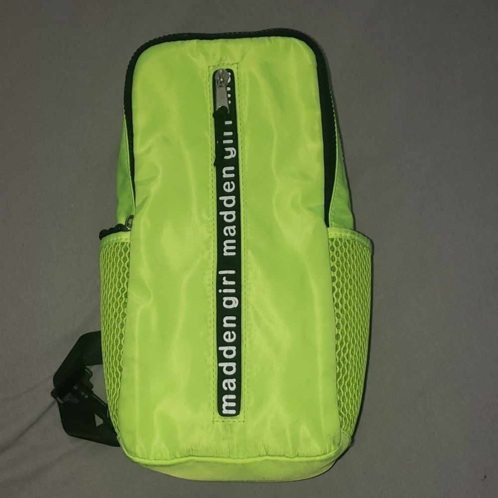 One strap backpack